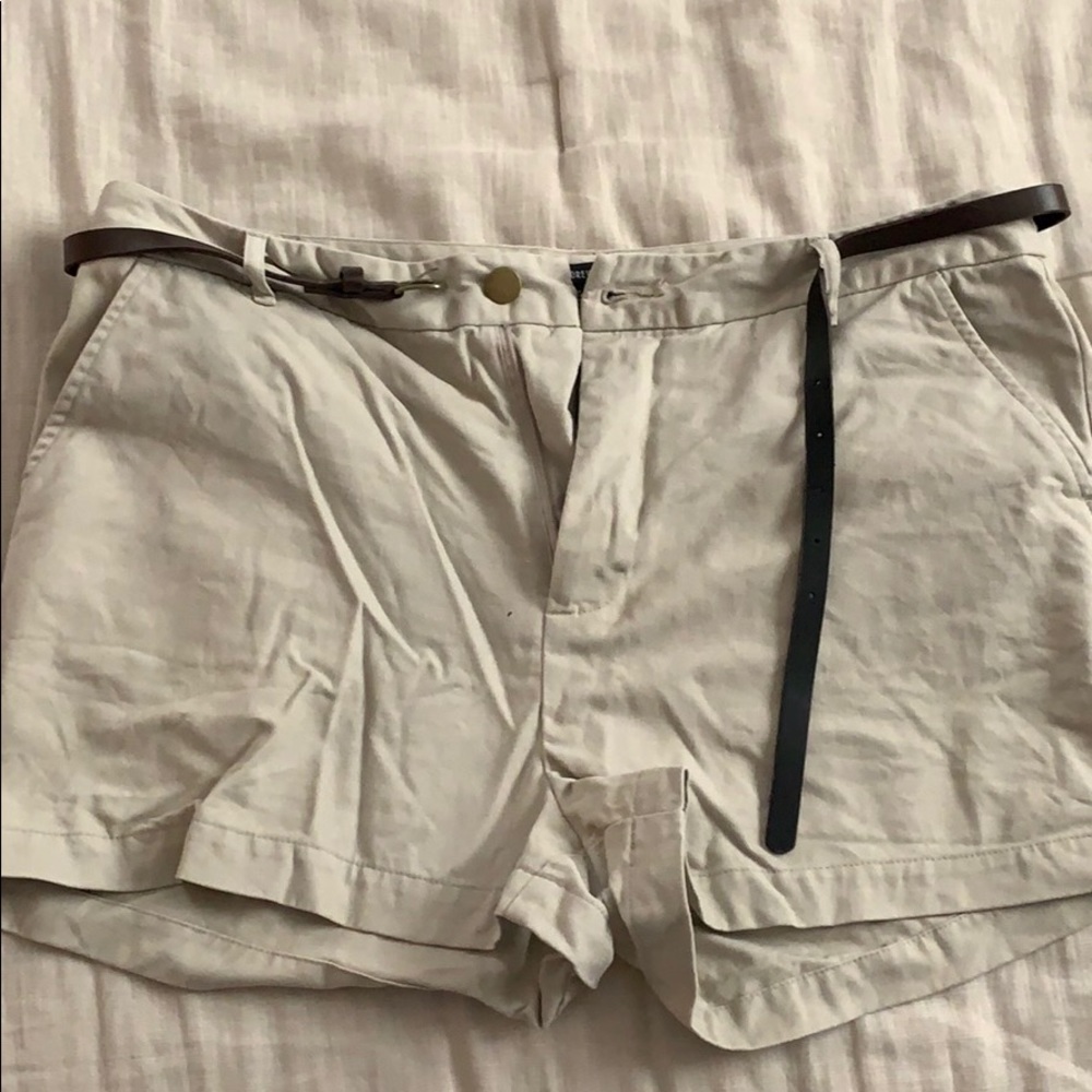 Forever 21 khaki shorts with belt size 31